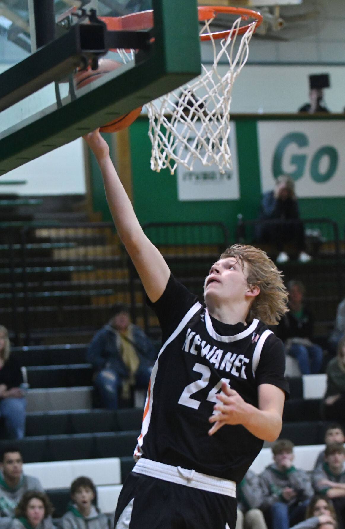 90-year-old Geneseo woman gets college degree 112622-qc-spt-ut-rockridge hoops-173